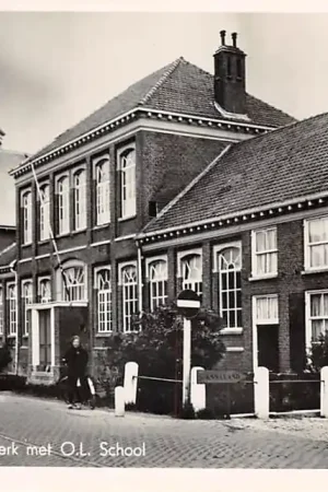 Rabat Stavenisse Ned. Hervormde Kerk met O.L. School 1943 Tholen HC51673