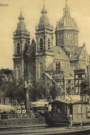 Amsterdam St. Nicolaas Kerk met binnenvaart schepen Scheepvaart 1911 HC51740 Wysoka jakość