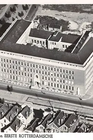 Rotterdam Schiekade Teilingerstraat Hoofdkantoor Nationale Levensverzekering \\u2013 bank N.V. en Eerste Rotterdamsche Maatschappij van Verzekering N.V. KLM Luchtfoto 1950 HC51465 Rabat
