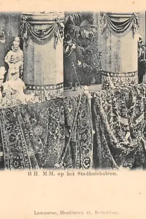 Rotterdam Koningin Emma en Wilhelmina op het Stadhuisbalcon Koninklijk bezoek Emma en Wilhelmina rond 1900 Koningshuis HC50531 Nowość
