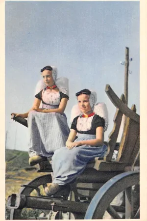 Walcheren Vrouwen in klederdracht op kar Vintage Zeeland HC50214 Promocja