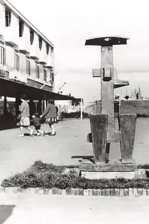 Rabat Maassluis Rembrandtlaan met monument HC50185