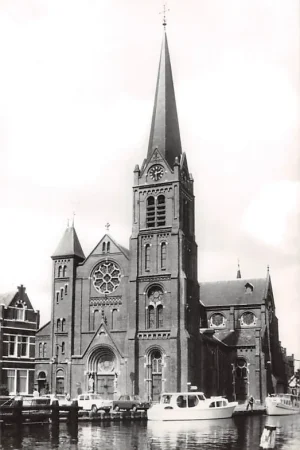 Leidschendam R.K. Kerk H.H. Petrus en Paulus 1966 HC50130 Niska cena