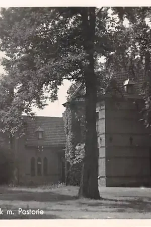 Premium Nieuw-Schoonebeek Kerk met Pastorie 1944 Emmen Drenthe HC50086