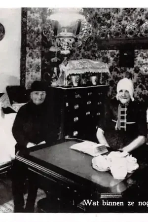 Spakenburg Oud Binnenhuusje Wat binnen ze nog kras dee ouwe minsjes Vintage Klederdracht HC49894 Kup teraz