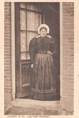 Premium Huizen N.H. Op Haar Zondags 1926 Klederdracht Vintage HC49879