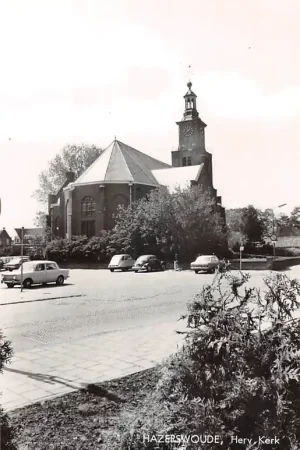 Oryginalny Hazerswoude Hervormde Kerk met auto HC49700