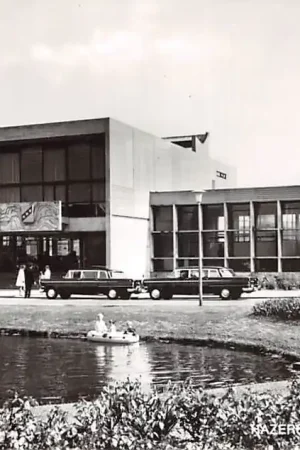 Rabat Hazerswoude Gemeentehuis met auto's HC49689