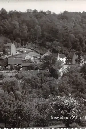 Bemelen (Z.L.) Panorama op het dorp Limburg Eijsden - Margraten HC49519 Promocja