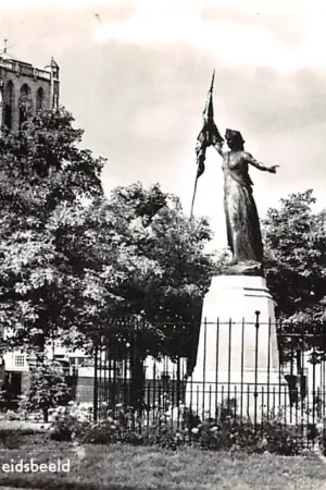Autentyczny Brielle Asylplein met Vrijheidsbeeld 1967 Monument HC49498