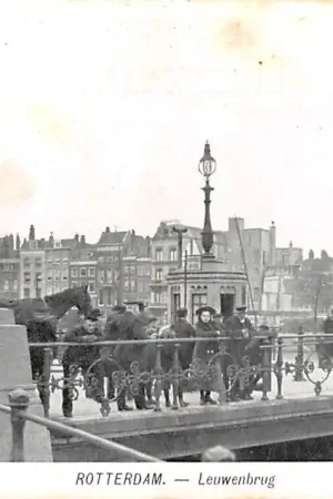 Wysoka jakość Rotterdam Leuwenbrug 1904 Volk voor openstaande brug HC49150