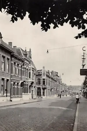 Tani Roosendaal Brugstraat Bioscoop City 1941 Type fotokaart Noord-Brabant HC48875