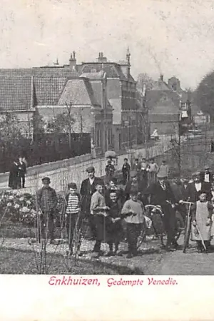 Enkhuizen Gedempte Venedie met volk 1904 HC48036 Promocja