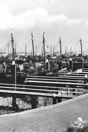 Bruinisse Nieuwe Vissershaven Vissers schepen Bru 40, 16, 18, 21 en 28 HC790 Popularny