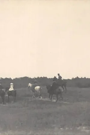 Scheveningen 's-Gravenhage Fotokaart Ruiters te paard in de duinen Prinses Juliana 1920 HC754 Nowość