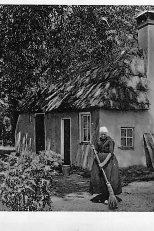 Wysoka jakość Veluws Dorpsleven Vrouw in klederdracht bij boerderij Harderwijk Vintage 1939 HC234