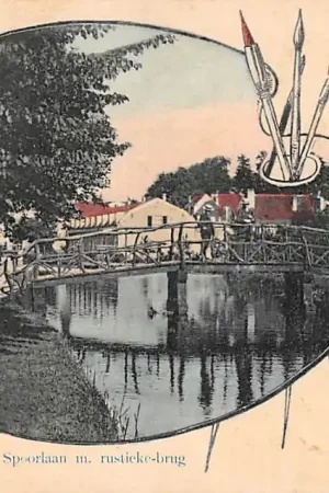 Gouda Spoorlaan met rustieke brug naast Station 1905 HC183 Tani