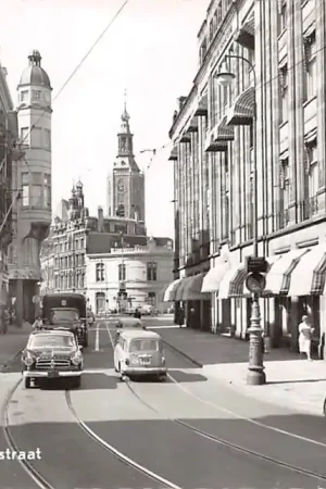 Ostatnia szansa s-Gravenhage Den Haag Gravenstraat met auto's en tramspoor HC60945