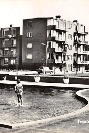 Rabat Meppel Troelstraplein met Speelvijver HC22116