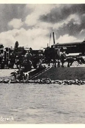 Zuiderzee werken bij Harderwijk Rijdende Asfaltfabriek op rails 1955 Flevoland HC58467 Kup teraz