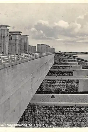 Wieringen Den oever Drie complexen van elk 5 uitwateringssluizen 1932 IJsselmeer Zuiderzee werken Afsluitdijk HC37961 Zwrot pieniędzy