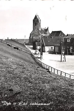 Kup teraz Wierum Der 't de Dyk it Lan omklammet Schapen op de dijk 1965 Dongeradeel Friesland HC47972