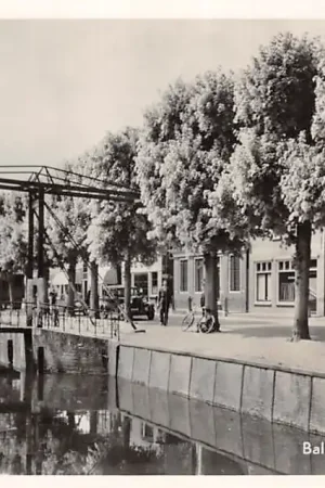 Balk Van Swinderenstraat met de Goedkoope Bazar 1952 De Friese Meren Friesland HC30524 Szybka dostawa