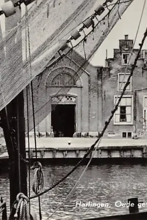 Harlingen Zuiderhaven Oude gevels Visserschip 1957 HC12593 Tani