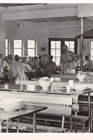 Ekspresowa dostawa Epe Vacantiecentrum Heidebad Recreatie-eetzaal Schaopskooie 1951 Veluwe HC61147