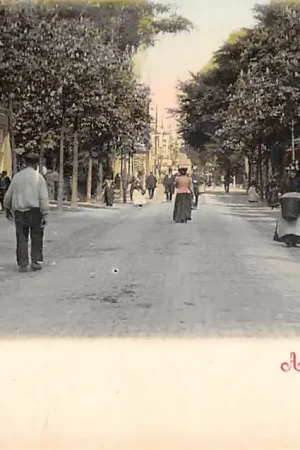 Ostatnia szansa Apeldoorn Dorpstraat met melkventer met de Koperen Kan van de Apeldoornsche Melkinrichting 1902 HC57621