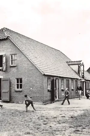 Garderen Meerveld kampgebouw van het Landelijk Centrum voor Gereformeerd Jeugdwerk Veluwe HC51802 Oryginalny