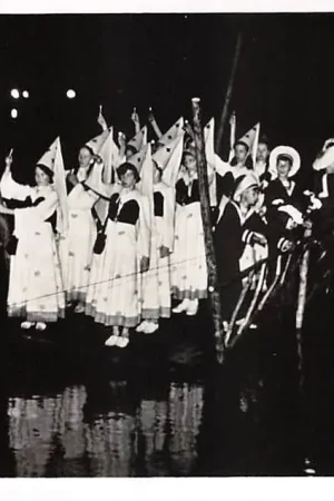 Apeldoorn (3) Apeldoorns Avondsprookje Berg en Bos van Carel Briel 17 Juli \\u2013 26 Aug. \\u2013 \\u201950 HC48681 Rabat