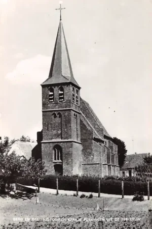 Berg en Dal Historisch kerkje Persingen uit de 15e eeuw HC35934 Zamów teraz
