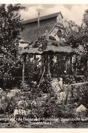 Oryginalny Hulshorst Kamphuis De Dageraad zijaanzicht waterput en tomatenkas 1946 Nunspeet Veluwe HC36166