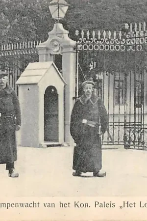 Apeldoorn Voormalige Klompenwacht van het Koninklijk Paleis Het Loo HC30737 Ostatnia szansa