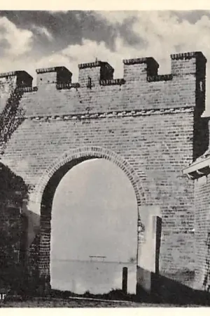 Harderwijk Poortje in de Stadsmuur 1955 HC14583 Tani