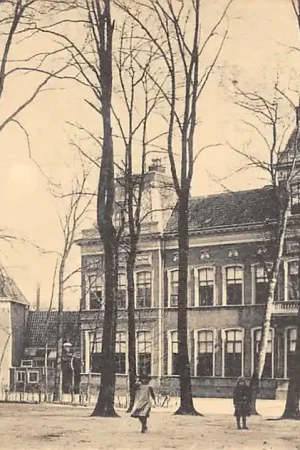 Zwrot pieniędzy Groningen Martinikerkhof met Provinciehuis HC13539