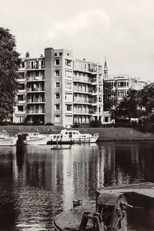 Zwrot pieniędzy Groningen Verbindingskanaal met jachten flat en hijskraan HC10640