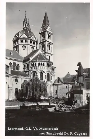 Wysoka jakość Roermond O.L. Vr. Munsterkerk met Standbeeld Dr. P. Cuypers 1955 Limburg HC56601