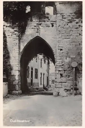 Ekspresowa dostawa Maastricht Doorkijkje poort Oud-Maastricht 1942 HC55888