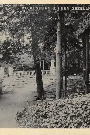 Popularny Valkenburg (LB) Een gezellig zitje in 't Rotspark 1942 HC46035