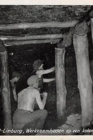 Ostatnia szansa Treebeek Hoensbroek Staatsmijn Emma Zuid-Limburg Mijn Werkzaamheden op een kolenpost op 410 Meter diepte 1941 Heerlen HC40696