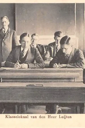 Haarlem Koudenhorn Kweekschool Klasselokaal van den Heer Luijten HC30354 Ostatnia szansa