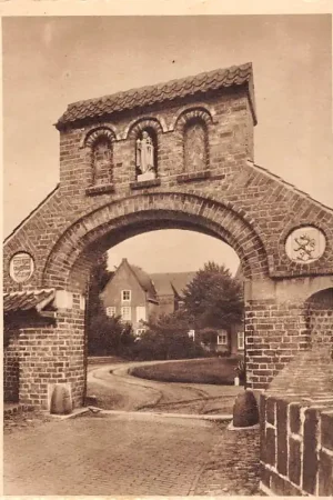 Oryginalny Heeswijk Norbertijner Abdij van Berne Poortgebouw met doorzicht op Het Slotje Dinther Noord-Brabant HC59725