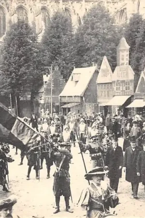 Popularny Oud \\u2013 's-Hertogenbosch Tentoonstelling 9 \\u2013 23 juni 1929 Opening Inspectie van het Keurvendel door den Commissaris der Koningin, den Burgemeester, Jhr. Mr. Sasse van IJsselt en Jhr. Verheijen HC58187