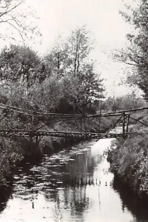 Darmowa dostawa O.W. Middelbeers 'Houten brug over riviertje Oirschot Noord-Brabant HC53325