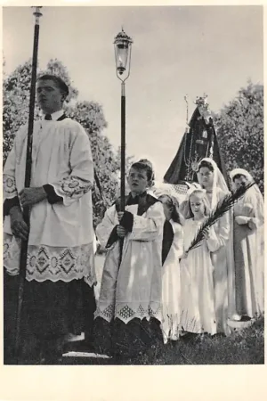 Gerwen Nuenen Maria processie in de pastorietuin Noord-Brabant HC52732 Niska cena