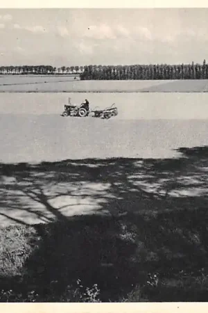 Moerdijk West-Brabant Polderlandschap Boer met tractor Noord-Brabant HC51314 Wyprzedaż