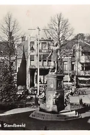 Tilburg Heuvel met Standbeeld HC47480 Tani