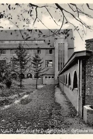 Zamów teraz Oudenbosch Juvenaat der Broeders v.d. H. Aloysius Gebouw met verbindingsgang HC24144